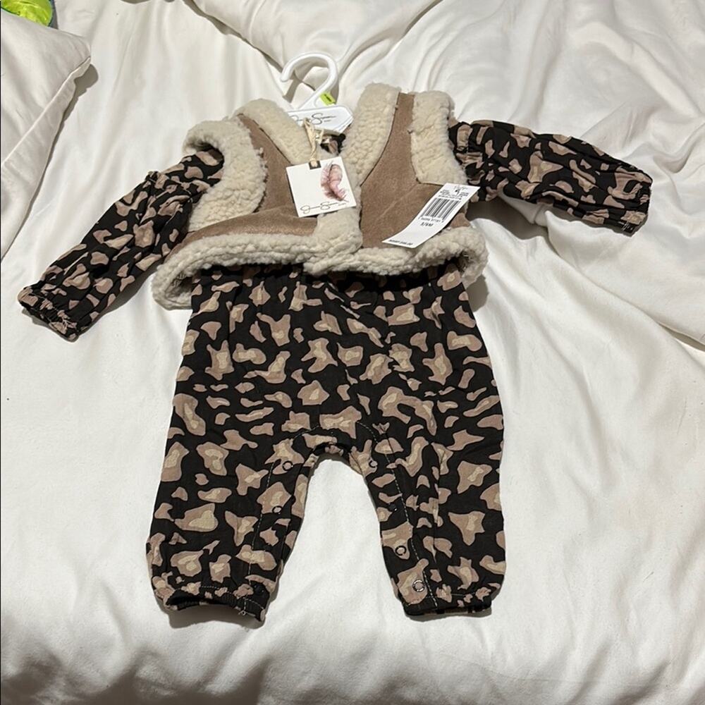 Jessica Simpson 3/6m Stylish Baby Outfit with Faux Fur Vest black tan NWT